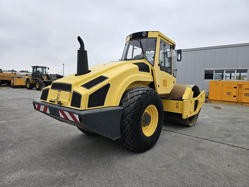 BOMAG BW213DH-4 - Pemadat: gambar 3 BOMAG BW213DH-4 - Pemadat: gambar 3