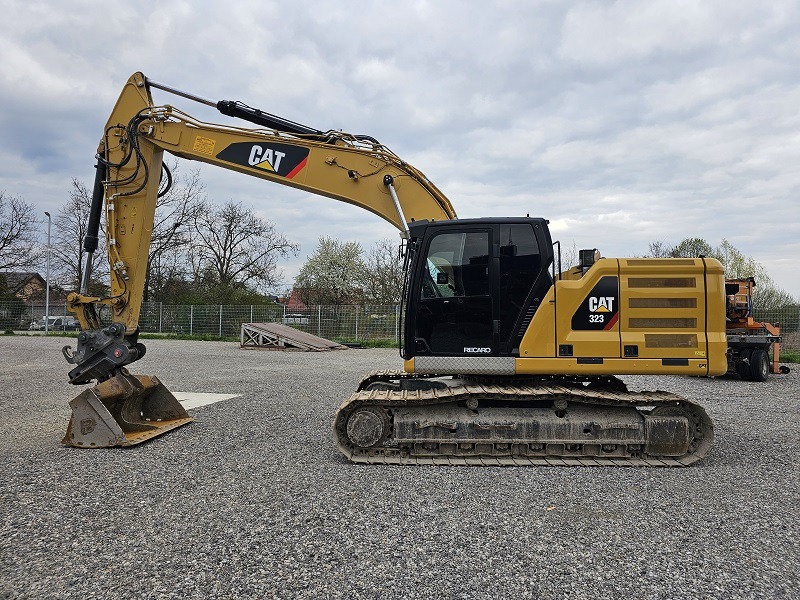 CATERPILLAR 323-7B - Ekskavator perayap: gambar 1 CATERPILLAR 323-7B - Ekskavator perayap: gambar 1