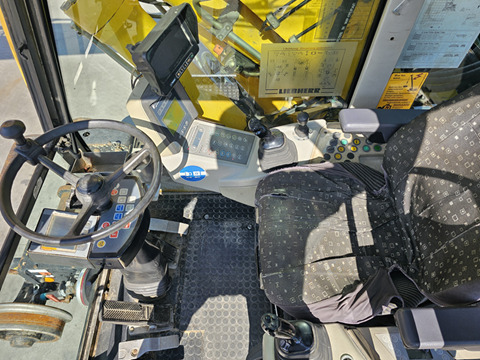 Ekskavator roda LIEBHERR A900C ZW: gambar 10 Ekskavator roda LIEBHERR A900C ZW: gambar 10