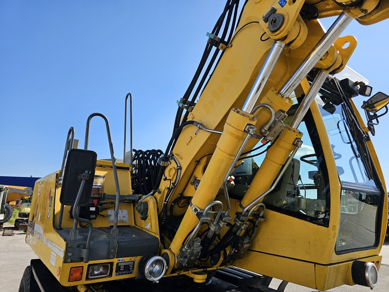 Ekskavator roda LIEBHERR A900C ZW: gambar 7 Ekskavator roda LIEBHERR A900C ZW: gambar 7