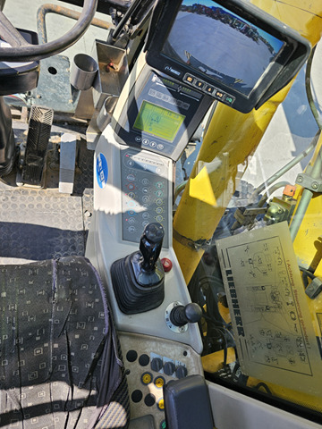 Ekskavator roda LIEBHERR A900C ZW: gambar 12 Ekskavator roda LIEBHERR A900C ZW: gambar 12