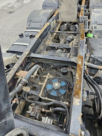 Truk jungkit MAN TGA35.440 8x6: gambar 17