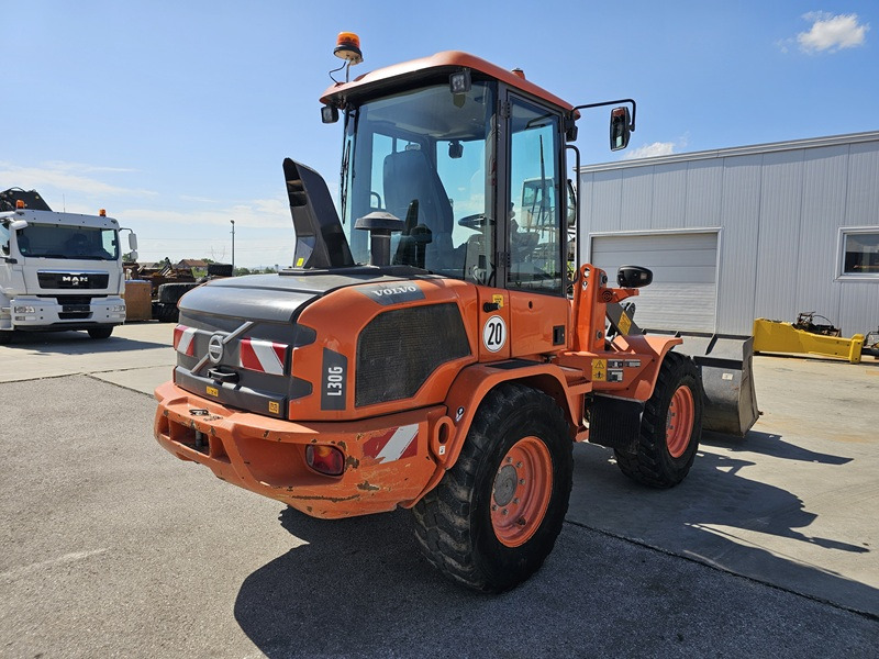 VOLVO L30G - Wheel loader: gambar 4 VOLVO L30G - Wheel loader: gambar 4