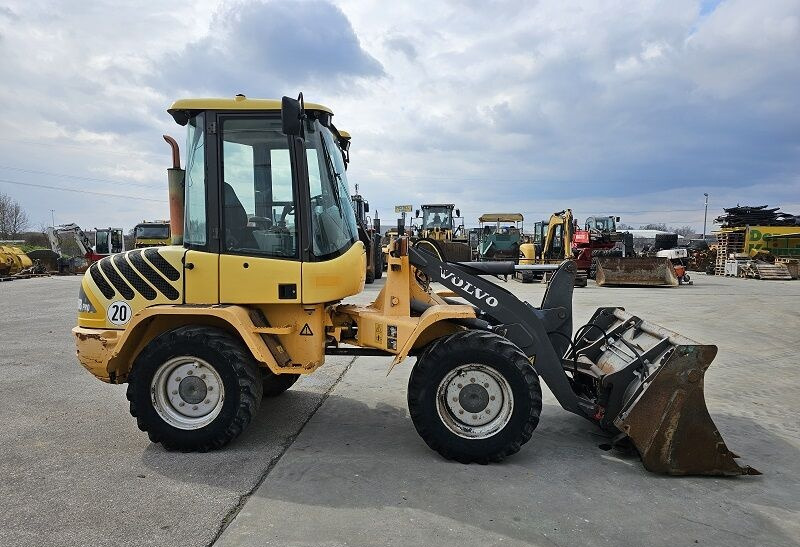 Volvo L30B - Loader konstruksi: gambar 4 Volvo L30B - Loader konstruksi: gambar 4