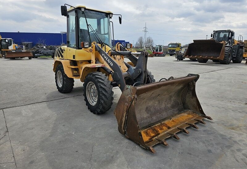 Volvo L30B - Loader konstruksi: gambar 5 Volvo L30B - Loader konstruksi: gambar 5
