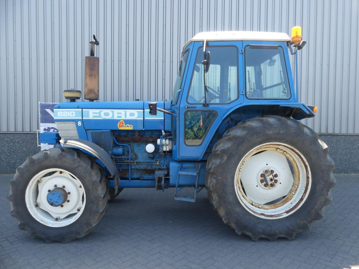 Ford 8210 - Traktor: gambar 3 Ford 8210 - Traktor: gambar 3
