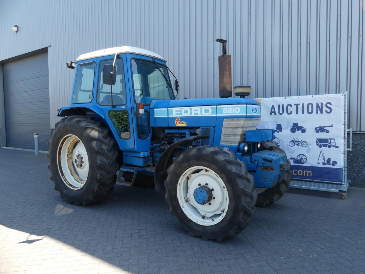 Ford 8210 - Traktor: gambar 5 Ford 8210 - Traktor: gambar 5