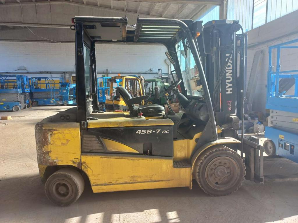 Hyundai 45B-7 ac - Forklift listrik: gambar 4 Hyundai 45B-7 ac - Forklift listrik: gambar 4
