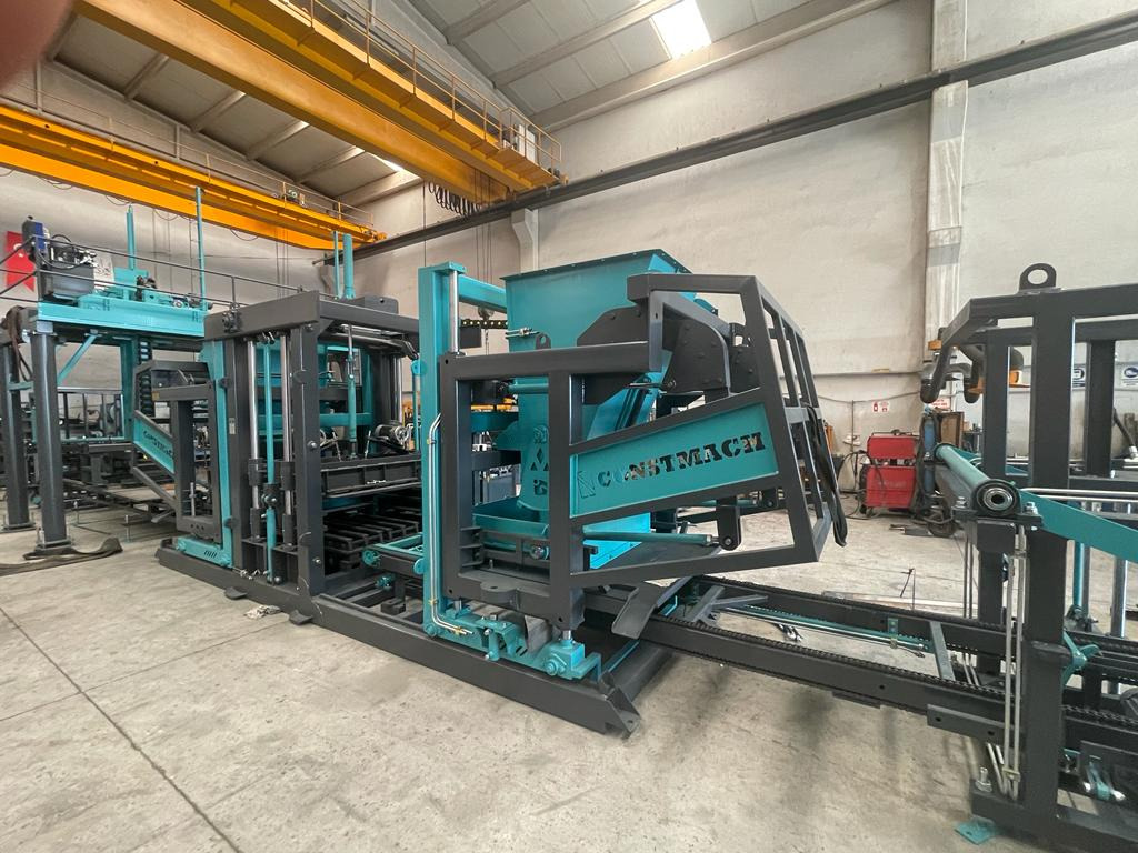 Constmach Machine à Fabriquer des Briquettes BS-42 (Machine à Fabriquer des Blocs de Béton) - Mesin batako: gambar 1 Constmach Machine à Fabriquer des Briquettes BS-42 (Machine à Fabriquer des Blocs de Béton) - Mesin batako: gambar 1