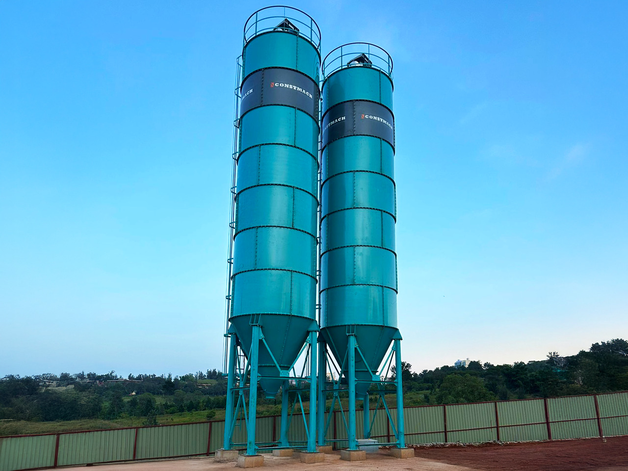 Constmach Silo à Ciment d'une Capacité de 100 Tonnes - Silo semen: gambar 1 Constmach Silo à Ciment d'une Capacité de 100 Tonnes - Silo semen: gambar 1