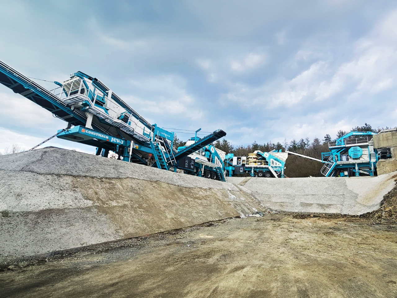 Constmach Station Mobile De Concassage À Percussion D'une Capacité De Production De 300 Tonnes - Tanaman penghancur mobil: gambar 2 Constmach Station Mobile De Concassage À Percussion D'une Capacité De Production De 300 Tonnes - Tanaman penghancur mobil: gambar 2