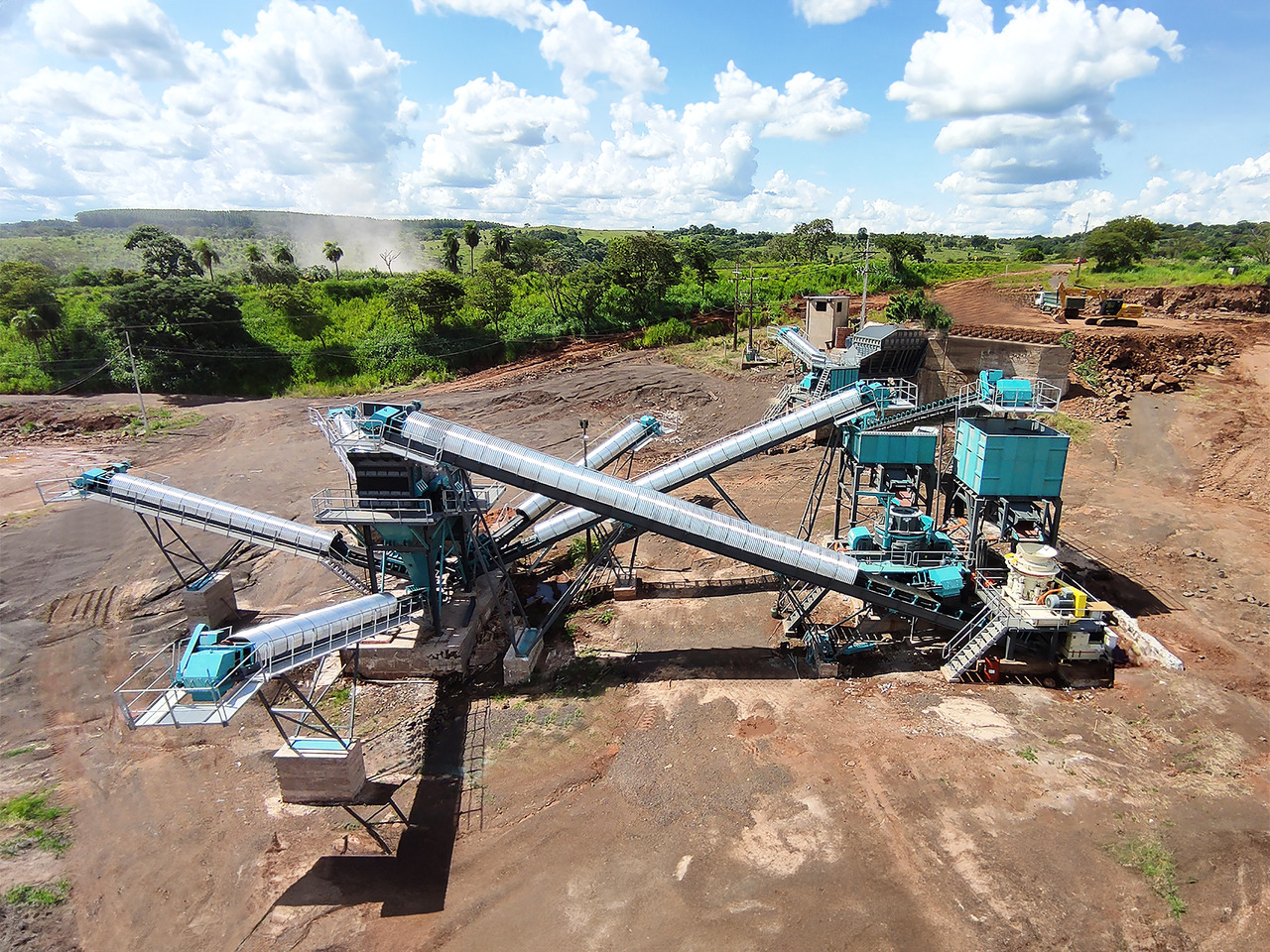 Constmach Stationary Basalt Stone Crushing Plant 250-300 Tph - Tanaman penghancur: gambar 1 Constmach Stationary Basalt Stone Crushing Plant 250-300 Tph - Tanaman penghancur: gambar 1