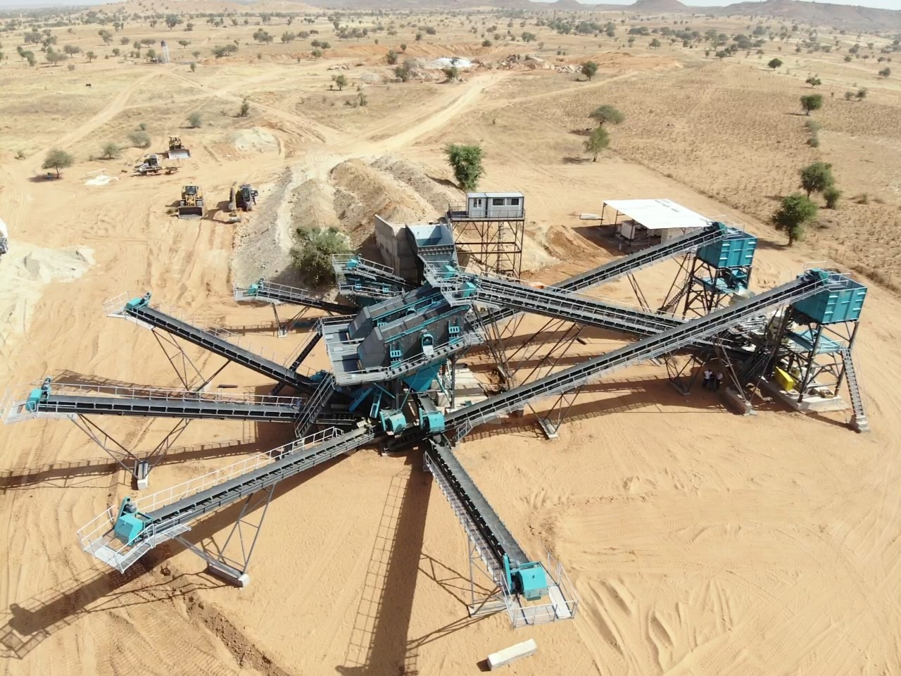 Constmach Stationary Stone Crushing and Screening Plant 50 to 1,000 TPH - Tanaman penghancur: gambar 5 Constmach Stationary Stone Crushing and Screening Plant 50 to 1,000 TPH - Tanaman penghancur: gambar 5