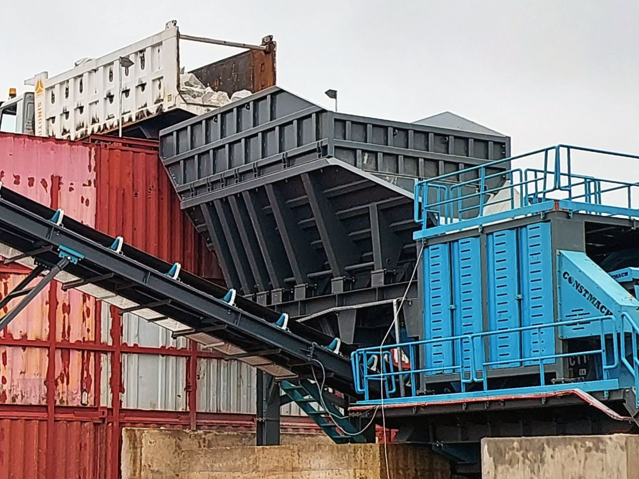 Constmach Vibrating Bunker Feeder In Capacities From 80 To 500 Tons - Mesin pertambangan: gambar 3 Constmach Vibrating Bunker Feeder In Capacities From 80 To 500 Tons - Mesin pertambangan: gambar 3
