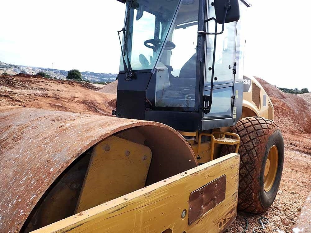 Pelat getar CAT CS64B: gambar 12 Pelat getar CAT CS64B: gambar 12