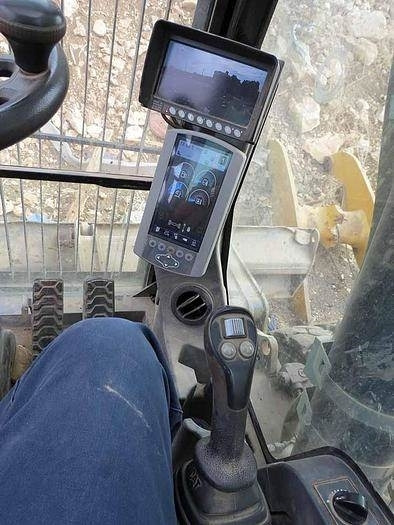 Ekskavator roda CAT M320F: gambar 10