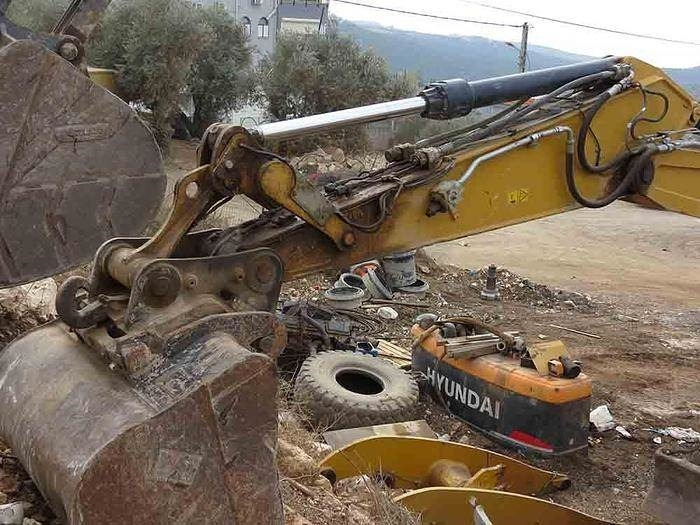 Ekskavator roda CAT M320F: gambar 11