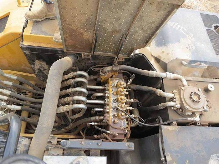 Ekskavator roda CAT M320F: gambar 19