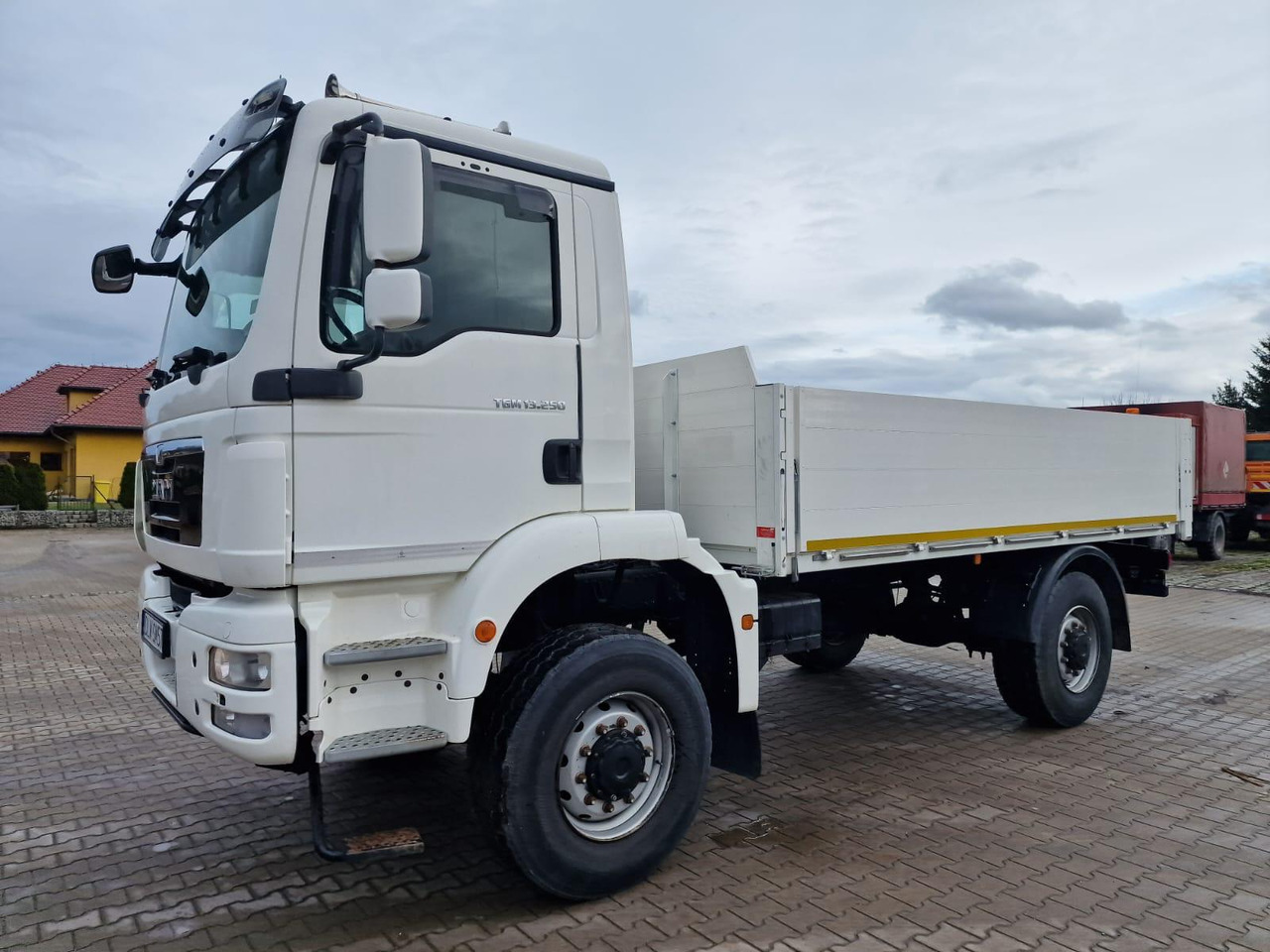 MAN 13.250 - Truk: gambar 1 MAN 13.250 - Truk: gambar 1
