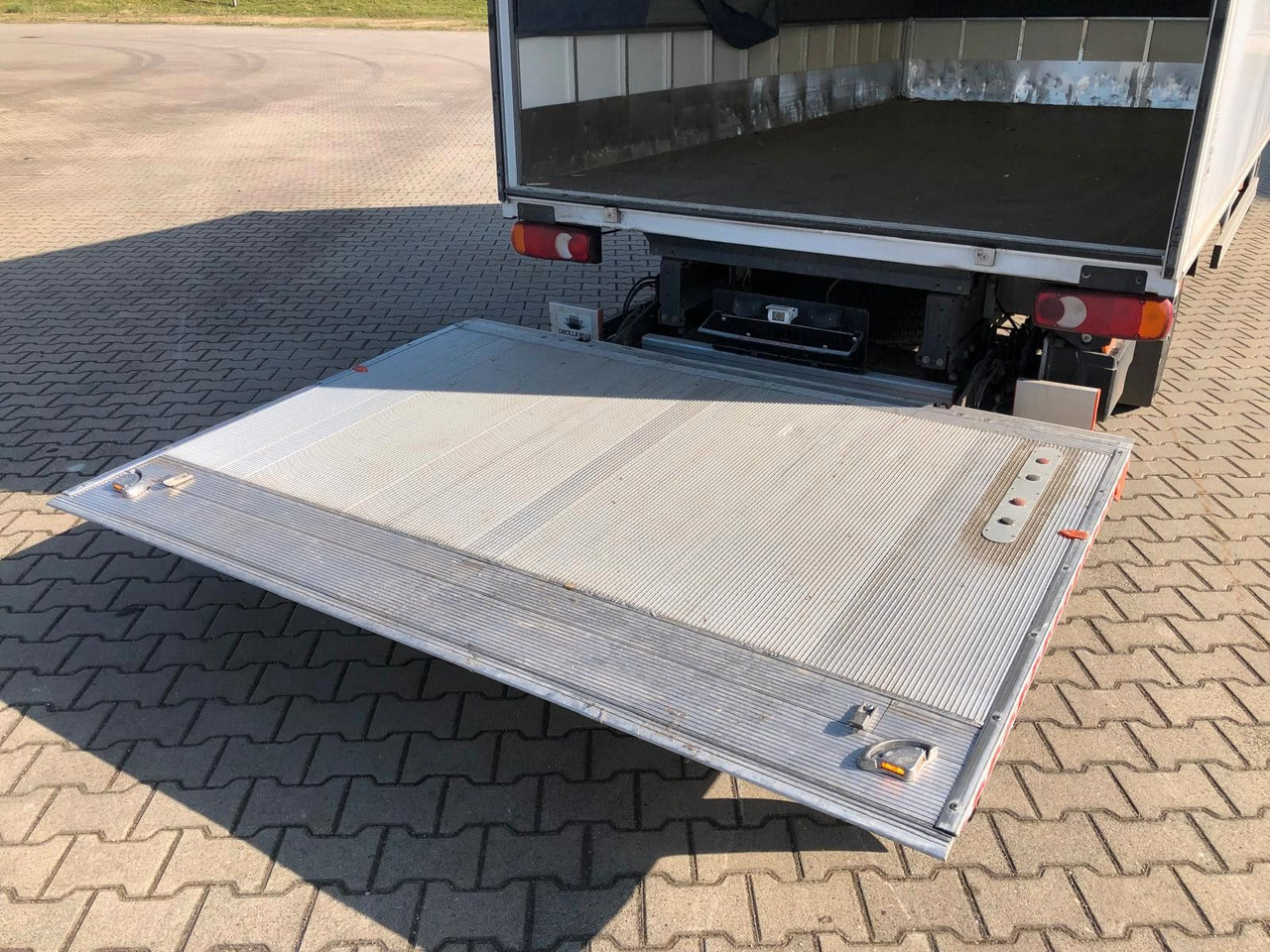 Renault MASTER RED 3.5T*LBW*Klima*4.2m*AUCH MIETE - Van box: gambar 4 Renault MASTER RED 3.5T*LBW*Klima*4.2m*AUCH MIETE - Van box: gambar 4