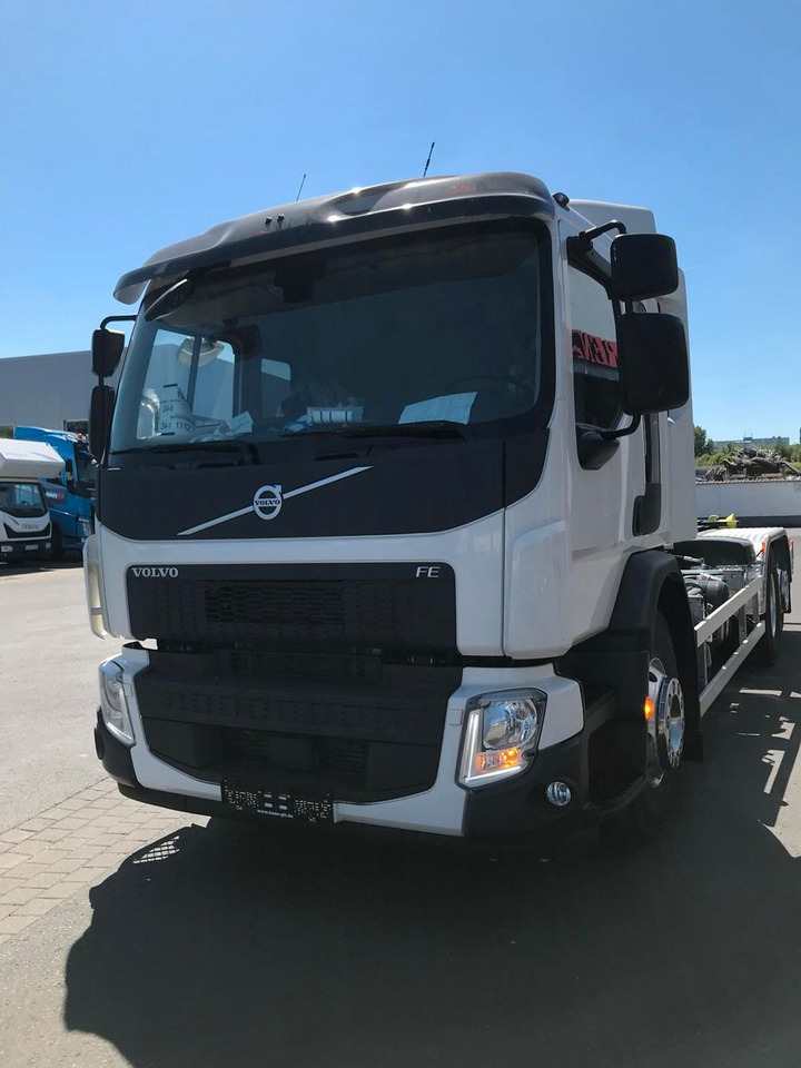 Volvo FE 320 6x2 - Hook lift: gambar 4 Volvo FE 320 6x2 - Hook lift: gambar 4