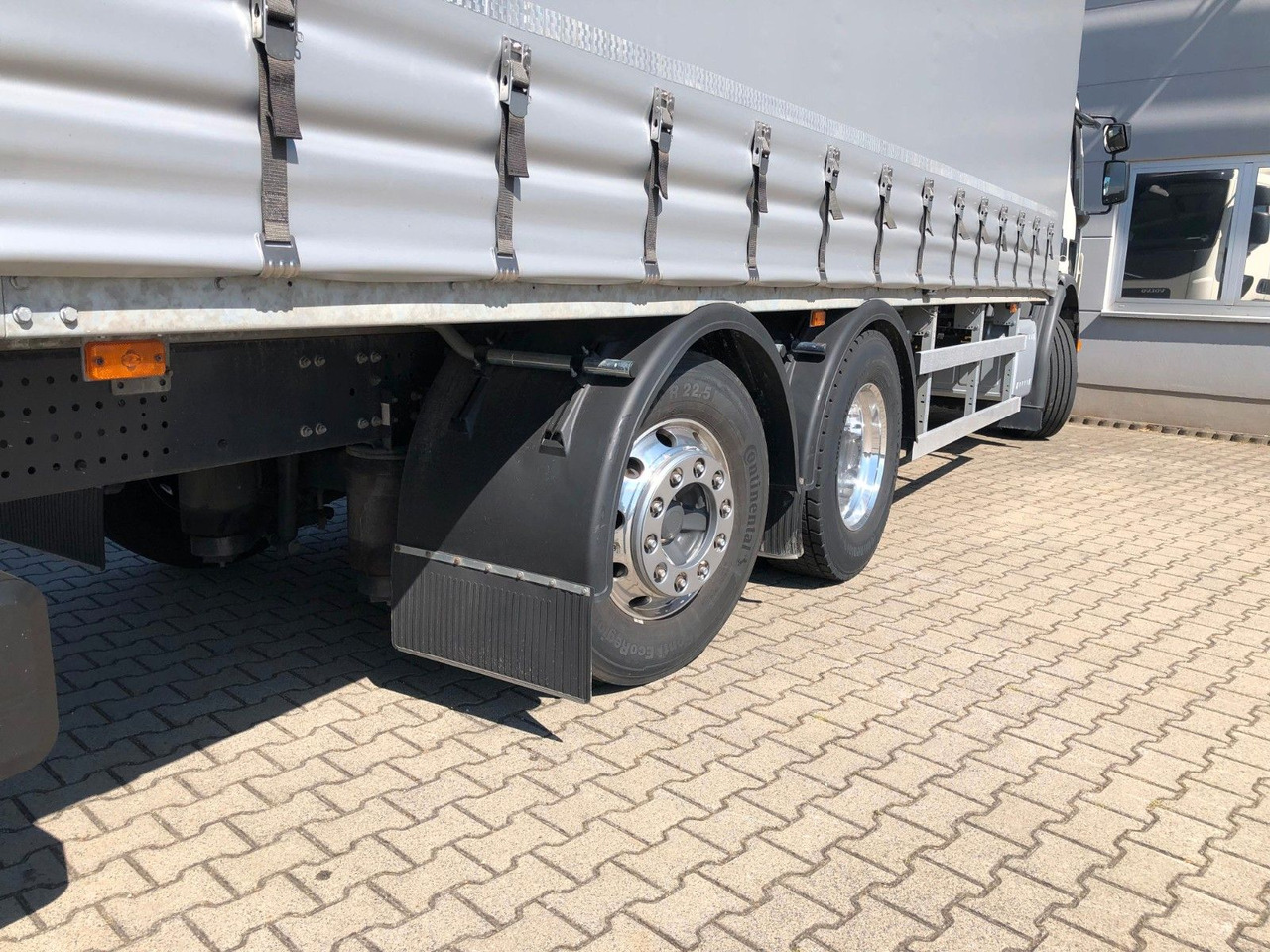 Volvo FE 350 26T 6x2 Lenkachse*ALU*LBW*EDSCHA - Truk dengan terpal samping: gambar 4 Volvo FE 350 26T 6x2 Lenkachse*ALU*LBW*EDSCHA - Truk dengan terpal samping: gambar 4