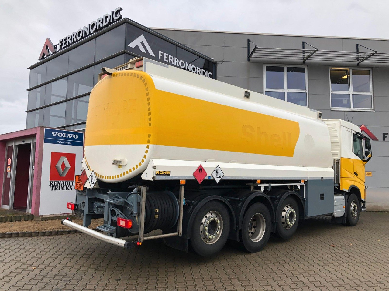 Volvo FH420 Tridem*ADR*3 Kammern 26700LT*ROHR*Sening - Truk tangki: gambar 2 Volvo FH420 Tridem*ADR*3 Kammern 26700LT*ROHR*Sening - Truk tangki: gambar 2