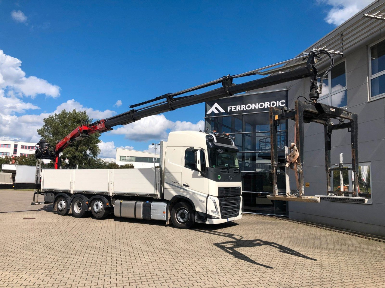 Volvo FH460 8x2 TRIDEM VLA&NLA gelenkt*FASSI F215AS.24 - Truk flatbed, Truk derek: gambar 2 Volvo FH460 8x2 TRIDEM VLA&NLA gelenkt*FASSI F215AS.24 - Truk flatbed, Truk derek: gambar 2