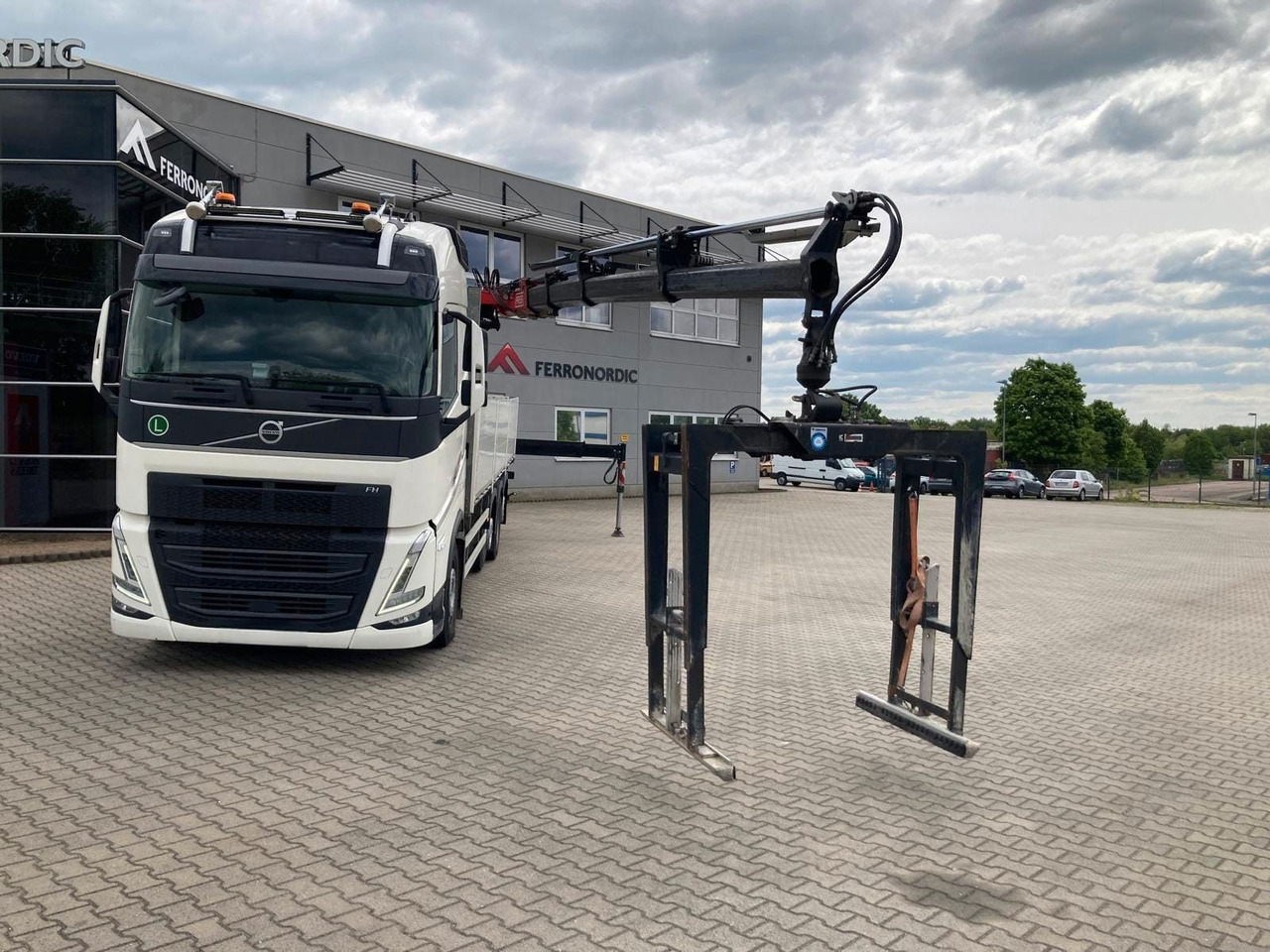 Volvo FH460 8x2 TRIDEM VLA&NLA gelenkt*FASSI F215AS.24 - Truk derek: gambar 5 Volvo FH460 8x2 TRIDEM VLA&NLA gelenkt*FASSI F215AS.24 - Truk derek: gambar 5