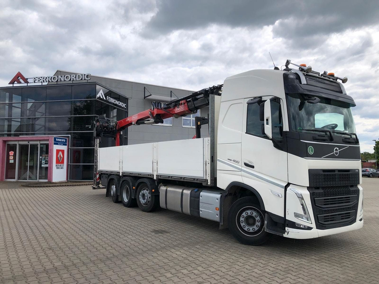 Volvo FH460 8x2 TRIDEM VLA&NLA gelenkt*FASSI F215AS.24 - Truk derek: gambar 3 Volvo FH460 8x2 TRIDEM VLA&NLA gelenkt*FASSI F215AS.24 - Truk derek: gambar 3