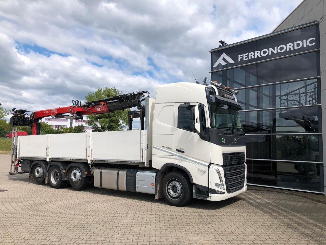 Volvo FH460 8x2 TRIDEM VLA&NLA gelenkt*FASSI F215AS.24 - Truk derek: gambar 2 Volvo FH460 8x2 TRIDEM VLA&NLA gelenkt*FASSI F215AS.24 - Truk derek: gambar 2