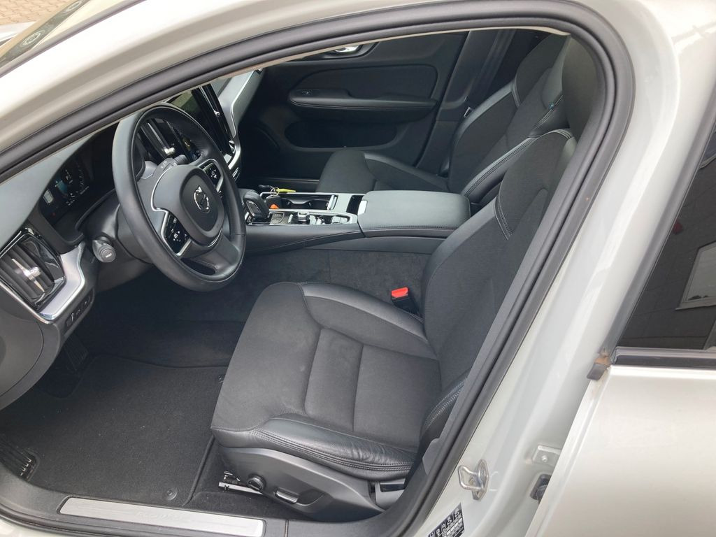 Volvo V60 T6 AWD R-Design Expression Recharge Plug-In Volvo V60 T6 AWD R-Design Expression Recharge Plug-In - Station wagon: gambar 5 Volvo V60 T6 AWD R-Design Expression Recharge Plug-In Volvo V60 T6 AWD R-Design Expression Recharge Plug-In - Station wagon: gambar 5