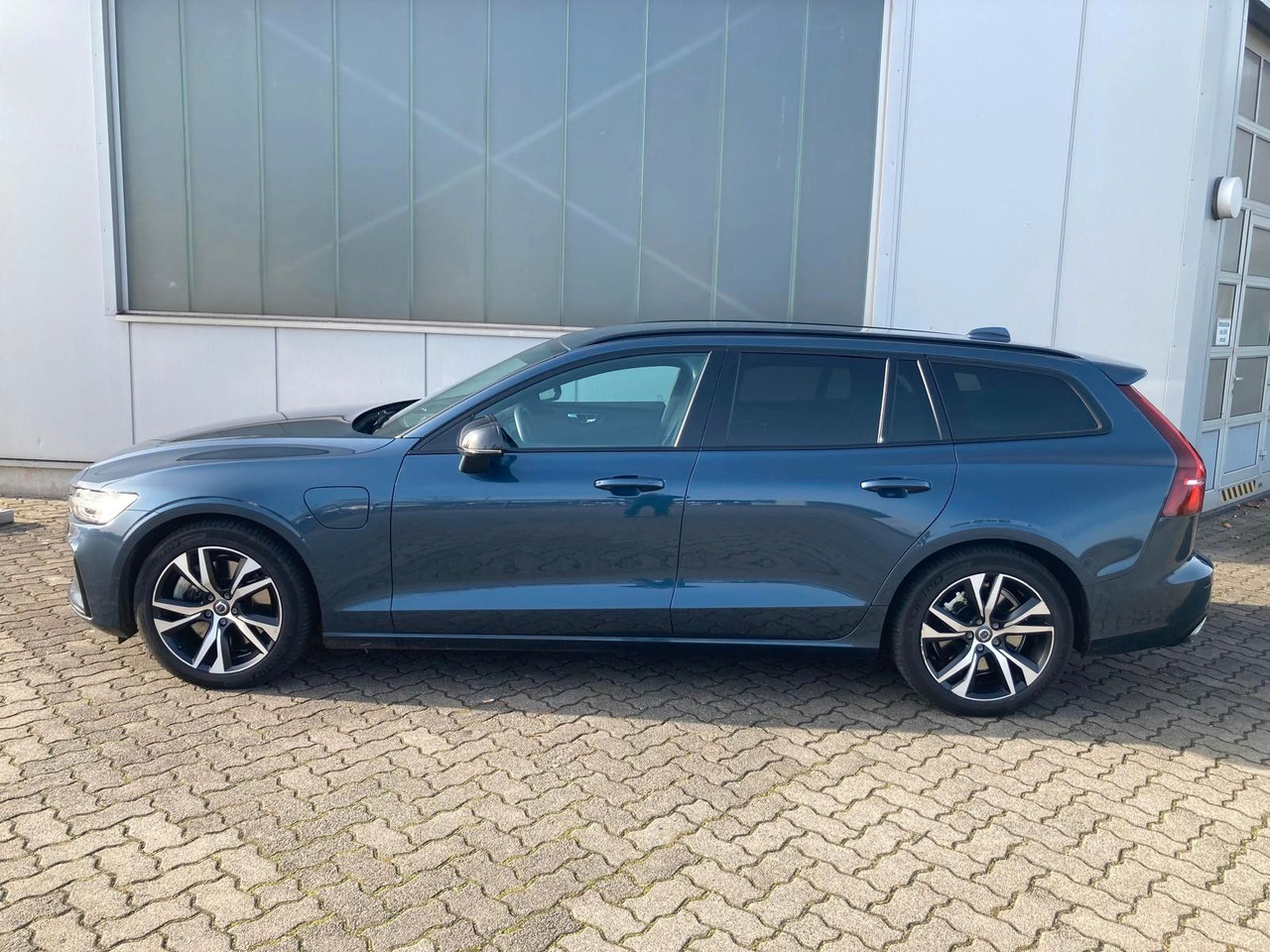 Volvo V60 T8 R Design Recharge Plug-In Hybrid AWD - Station wagon: gambar 3 Volvo V60 T8 R Design Recharge Plug-In Hybrid AWD - Station wagon: gambar 3