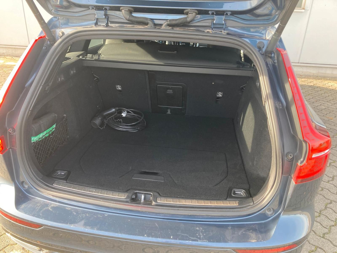 Leasing  Volvo V60 T8 R Design Recharge Plug-In Hybrid AWD Volvo V60 T8 R Design Recharge Plug-In Hybrid AWD: gambar 7