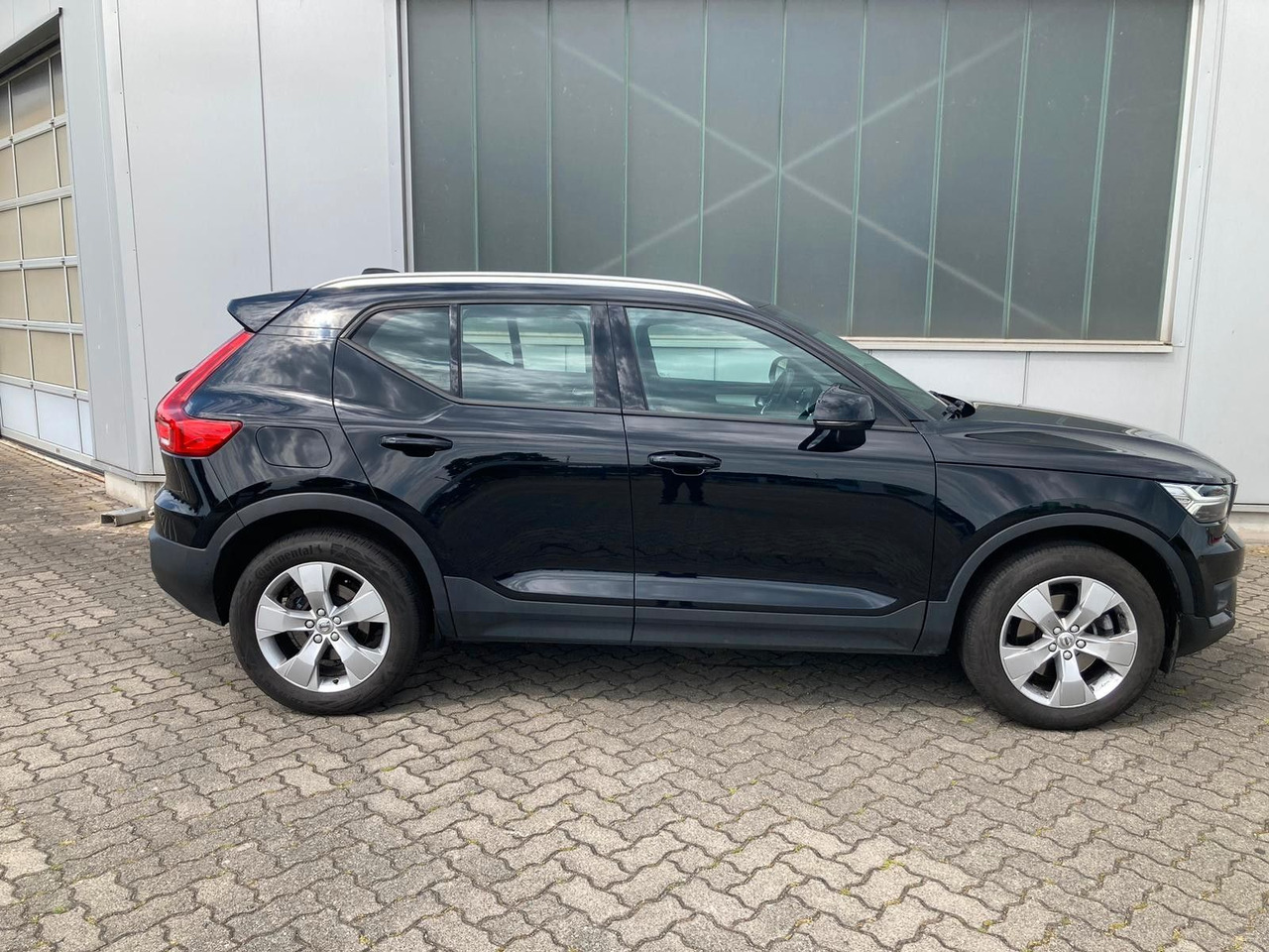 Volvo XC 40 D3 Momentum Pro AWD - Mobil SUV: gambar 2 Volvo XC 40 D3 Momentum Pro AWD - Mobil SUV: gambar 2