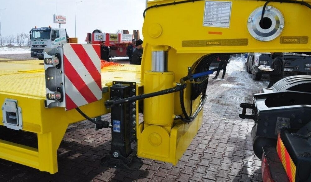 Özgül 8 AXLE LOWBED SEMI TRAILER - Semi-trailer low bed: gambar 3 Özgül 8 AXLE LOWBED SEMI TRAILER - Semi-trailer low bed: gambar 3
