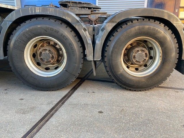Volvo FH 16.750 8x4/4 - Tractor head: gambar 4 Volvo FH 16.750 8x4/4 - Tractor head: gambar 4