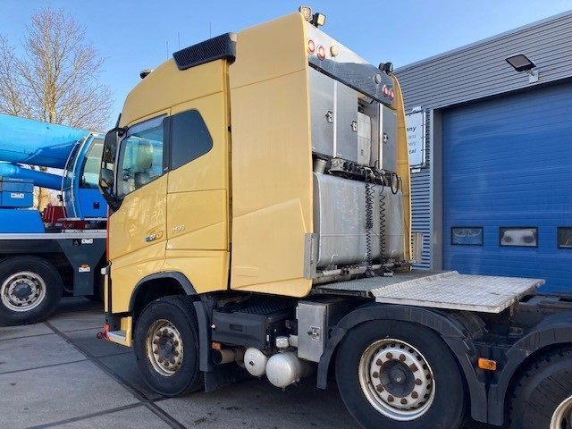 Volvo FH 16.750 8x4/4 - Tractor head: gambar 3 Volvo FH 16.750 8x4/4 - Tractor head: gambar 3