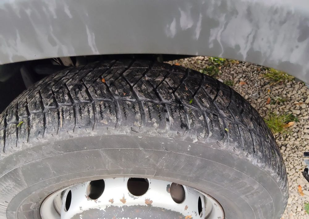 Truk box Iveco Daily: gambar 21 Truk box Iveco Daily: gambar 21