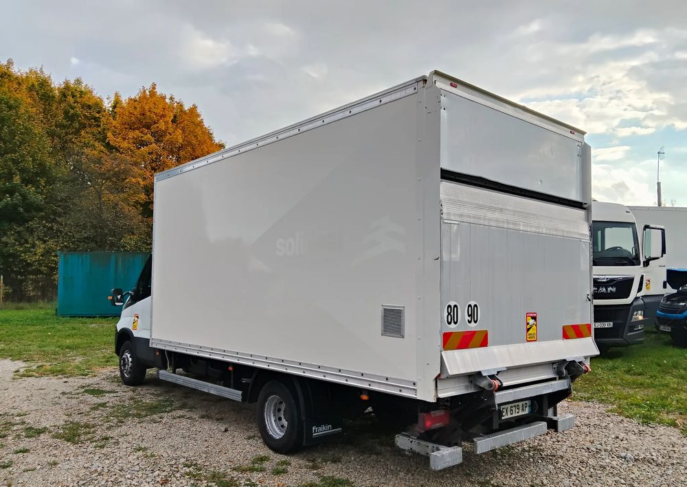 Truk box Iveco Daily: gambar 7 Truk box Iveco Daily: gambar 7