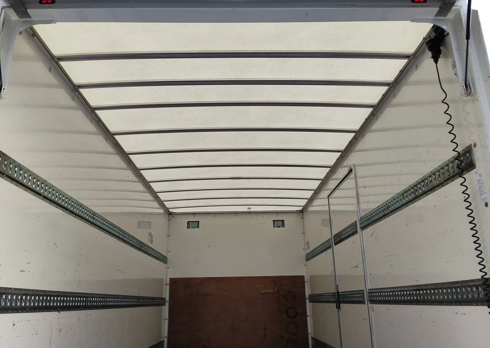 Truk box Iveco Daily: gambar 13 Truk box Iveco Daily: gambar 13