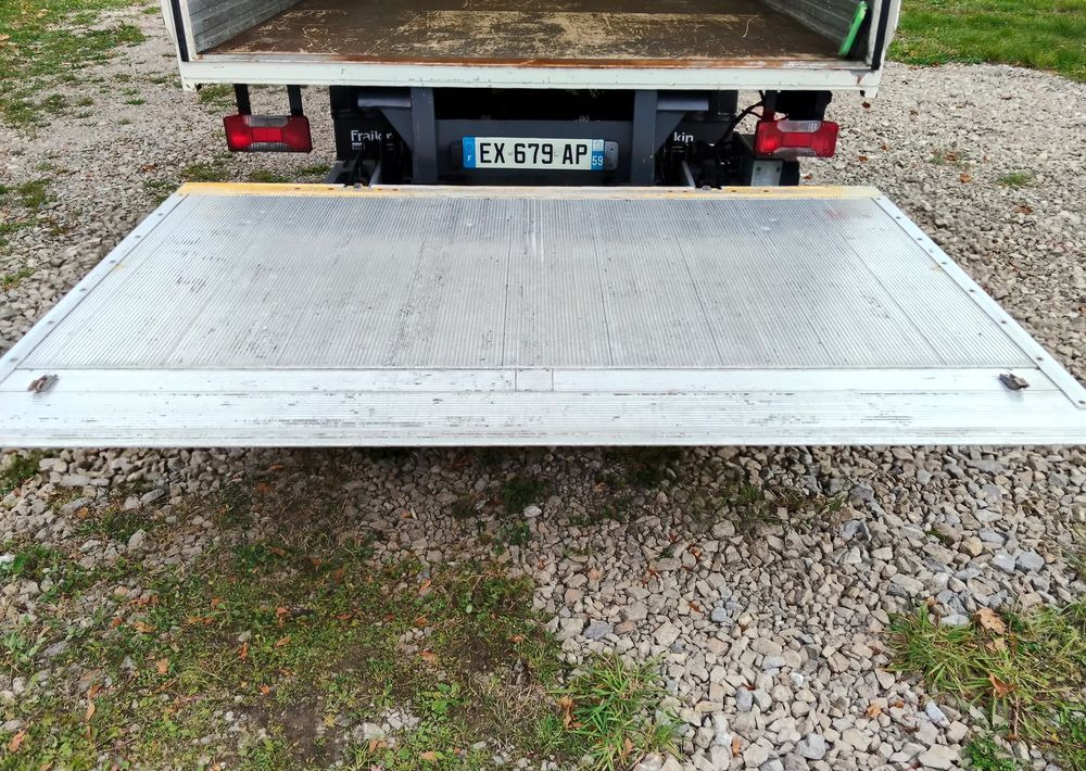 Truk box Iveco Daily: gambar 10 Truk box Iveco Daily: gambar 10