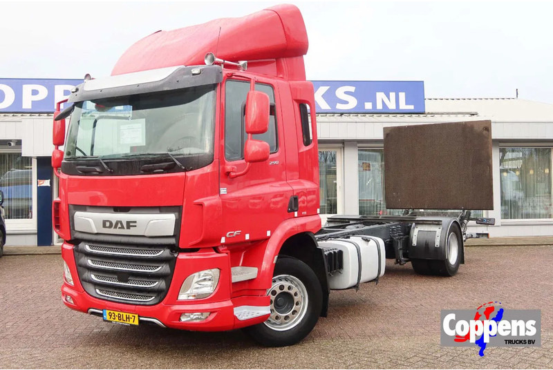 DAF CF 290 FA Chassis + 2500 KG Dhollandia laadklep - Truk sasis: gambar 1 DAF CF 290 FA Chassis + 2500 KG Dhollandia laadklep - Truk sasis: gambar 1