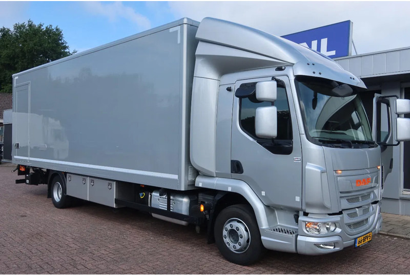 DAF LF 210 FA Zilver metallic bak + klep Dhollandia 1500 kg + rol stops, Comfort cabine. - Truk box: gambar 2 DAF LF 210 FA Zilver metallic bak + klep Dhollandia 1500 kg + rol stops, Comfort cabine. - Truk box: gambar 2