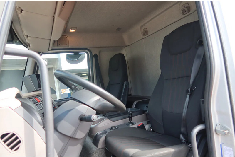 DAF LF 210 FA Zilver metallic bak + klep Dhollandia 1500 kg + rol stops, Comfort cabine. - Truk box: gambar 5 DAF LF 210 FA Zilver metallic bak + klep Dhollandia 1500 kg + rol stops, Comfort cabine. - Truk box: gambar 5