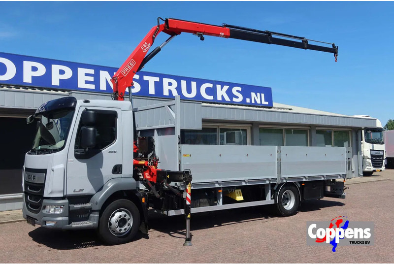 DAF LF 260 FA Openwagen + Kraan Fassi F85 B023+ Radio controle - Truk flatbed: gambar 1 DAF LF 260 FA Openwagen + Kraan Fassi F85 B023+ Radio controle - Truk flatbed: gambar 1