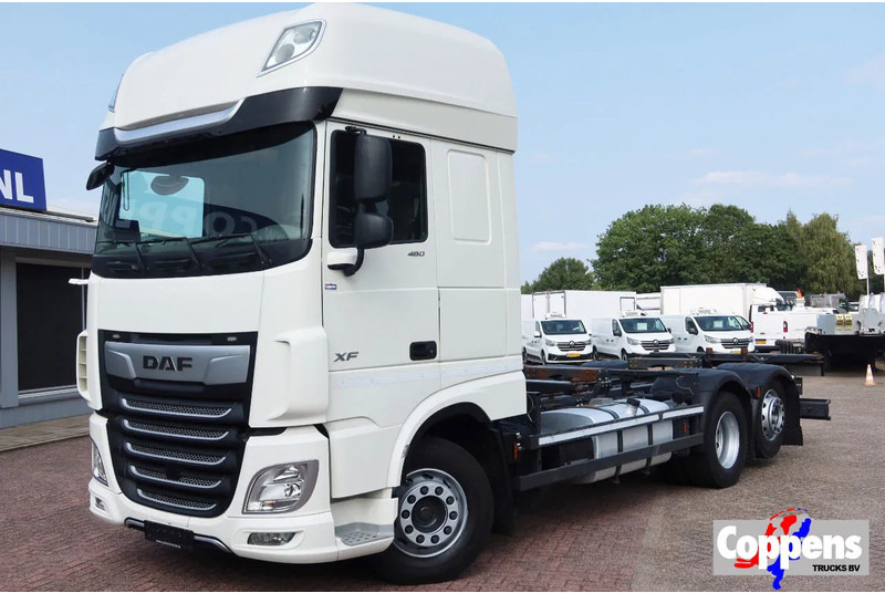 DAF XF 106.480 BDF Super Space CAb 6X2 FAN - Truk sasis: gambar 1 DAF XF 106.480 BDF Super Space CAb 6X2 FAN - Truk sasis: gambar 1