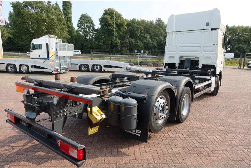 DAF XF 106.480 BDF Super Space CAb 6X2 FAN - Truk sasis: gambar 3 DAF XF 106.480 BDF Super Space CAb 6X2 FAN - Truk sasis: gambar 3