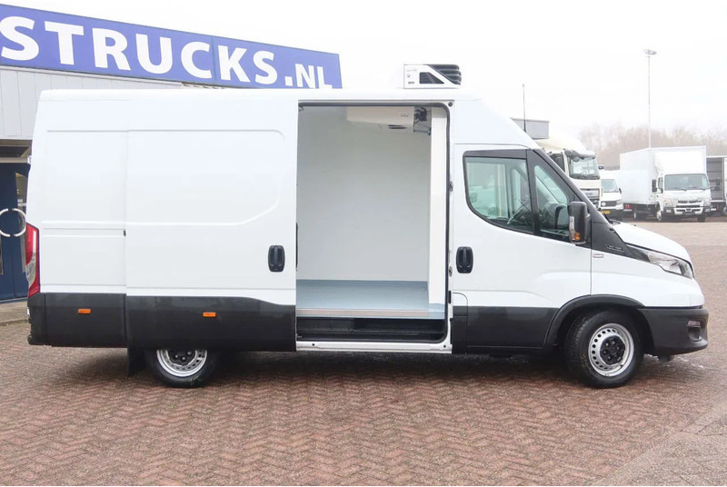Iveco Daily 35S16 Koelen/vriezen/verwarmen Carrier Xarios 350 + nacht aansluiting 220 volt - Van berpendingin: gambar 4 Iveco Daily 35S16 Koelen/vriezen/verwarmen Carrier Xarios 350 + nacht aansluiting 220 volt - Van berpendingin: gambar 4