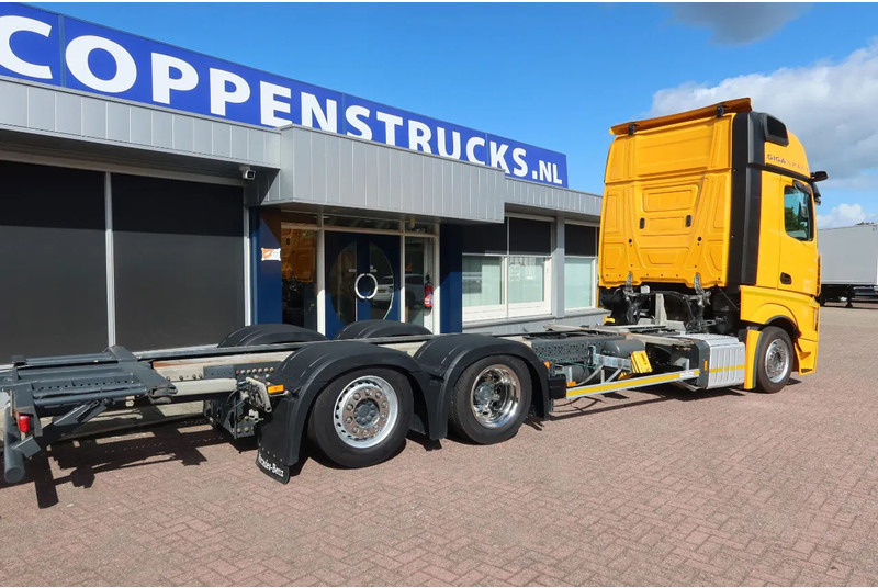 Mercedes-Benz Actros 2642 LL Chassis Cabine Giga space - Truk sasis: gambar 3 Mercedes-Benz Actros 2642 LL Chassis Cabine Giga space - Truk sasis: gambar 3